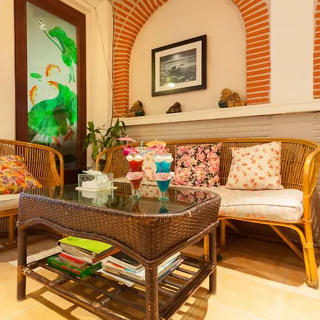 Karon Sunshine Guesthouse & Bar-2